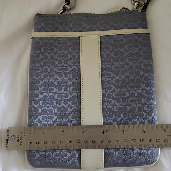 LIKE NEW - COACH Crossbody Messenger Bag - Picture 7 of 8